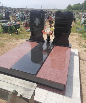 Памятник двойной 153